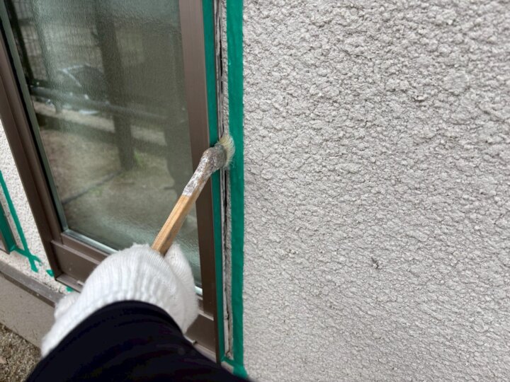 【プライマー塗布】建具廻りコーキング
