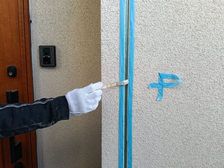 【プライマー塗布】板間目地コーキング