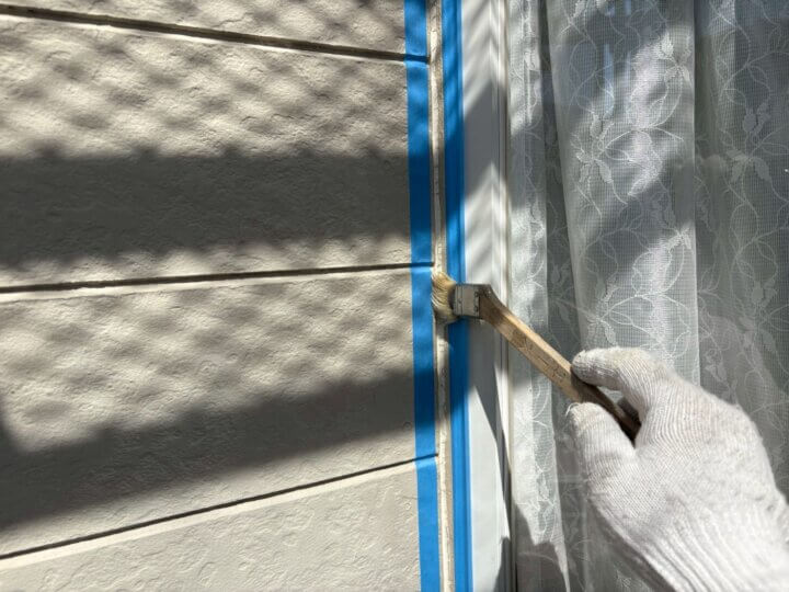 【プライマー塗布】建具廻りコーキング