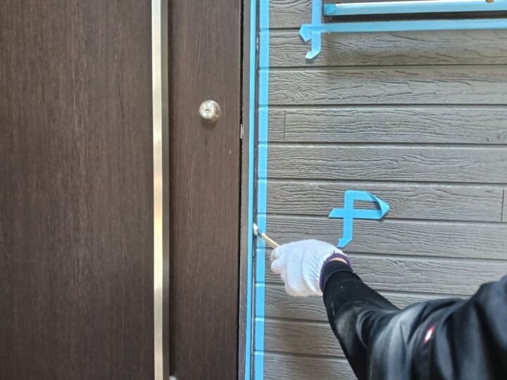 【プライマー塗布】建具廻りコーキング
