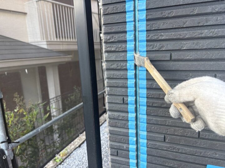 【プライマー塗布】板間目地コーキング