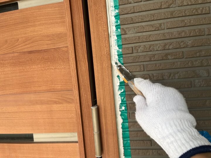 【へら均し】建具廻りコーキング