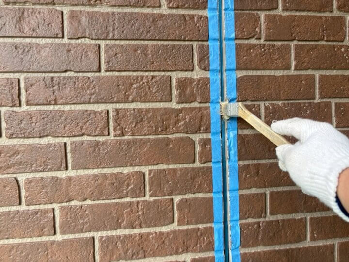 【プライマー塗布】板間目地コーキング