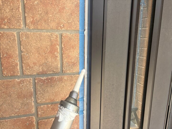 【充填】建具廻りコーキング