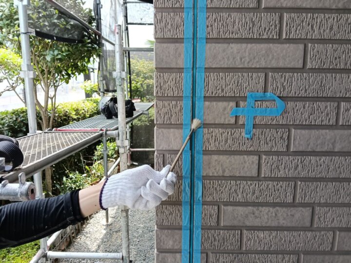 【プライマー塗布】板間目地コーキング