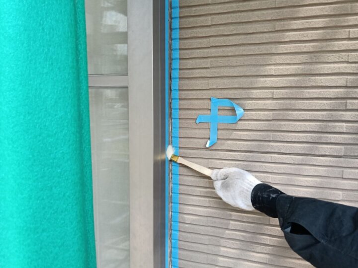 【プライマー塗布】建具廻りコーキング