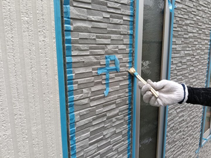 【プライマー塗布】建具廻りコーキング